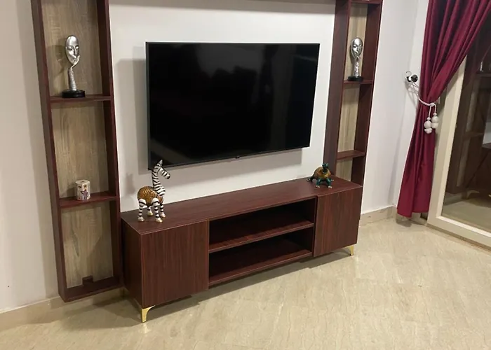 Mazari, Primo U More, Bazen شقة