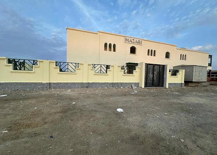 Mazari, Primo U More, Bazen * مرسى علم