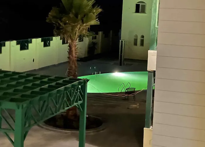 Mazari, Primo U More, Bazen شقة مرسى علم