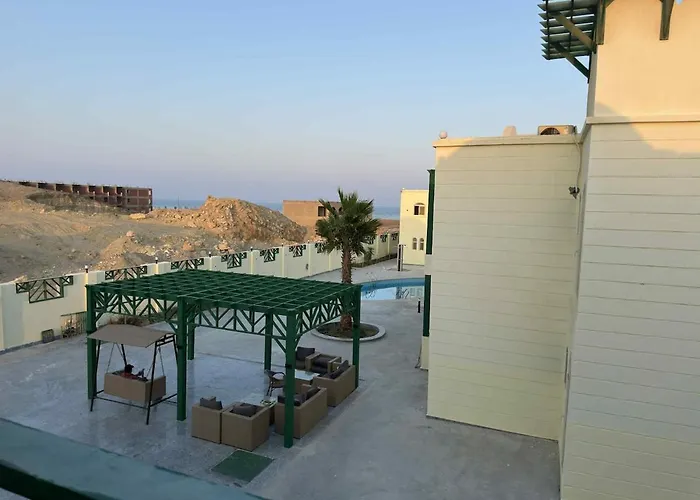 Mazari, Primo U More, Bazen مرسى علم