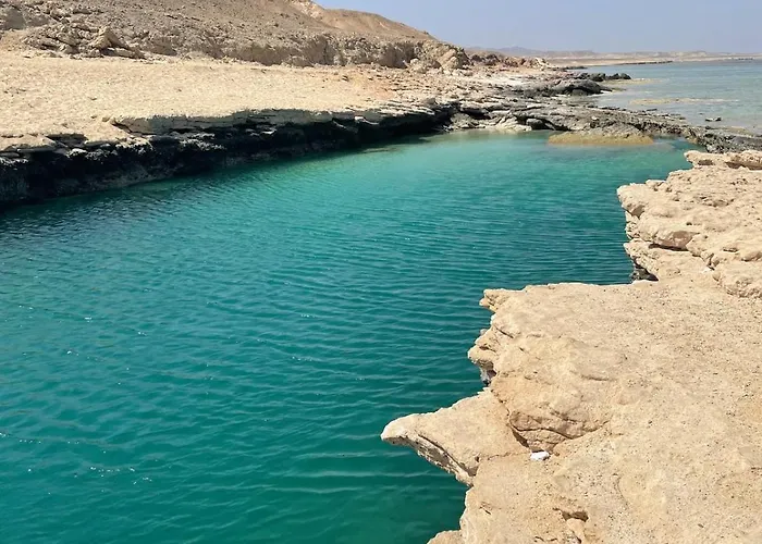 Mazari, Primo U More, Bazen مرسى علم